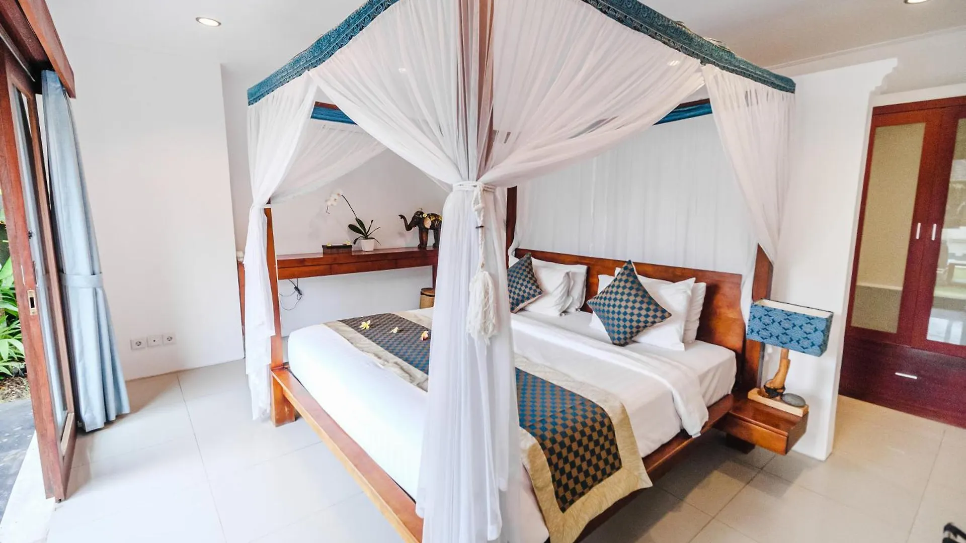 Amore Villas Canggu  Canggu (Bali)