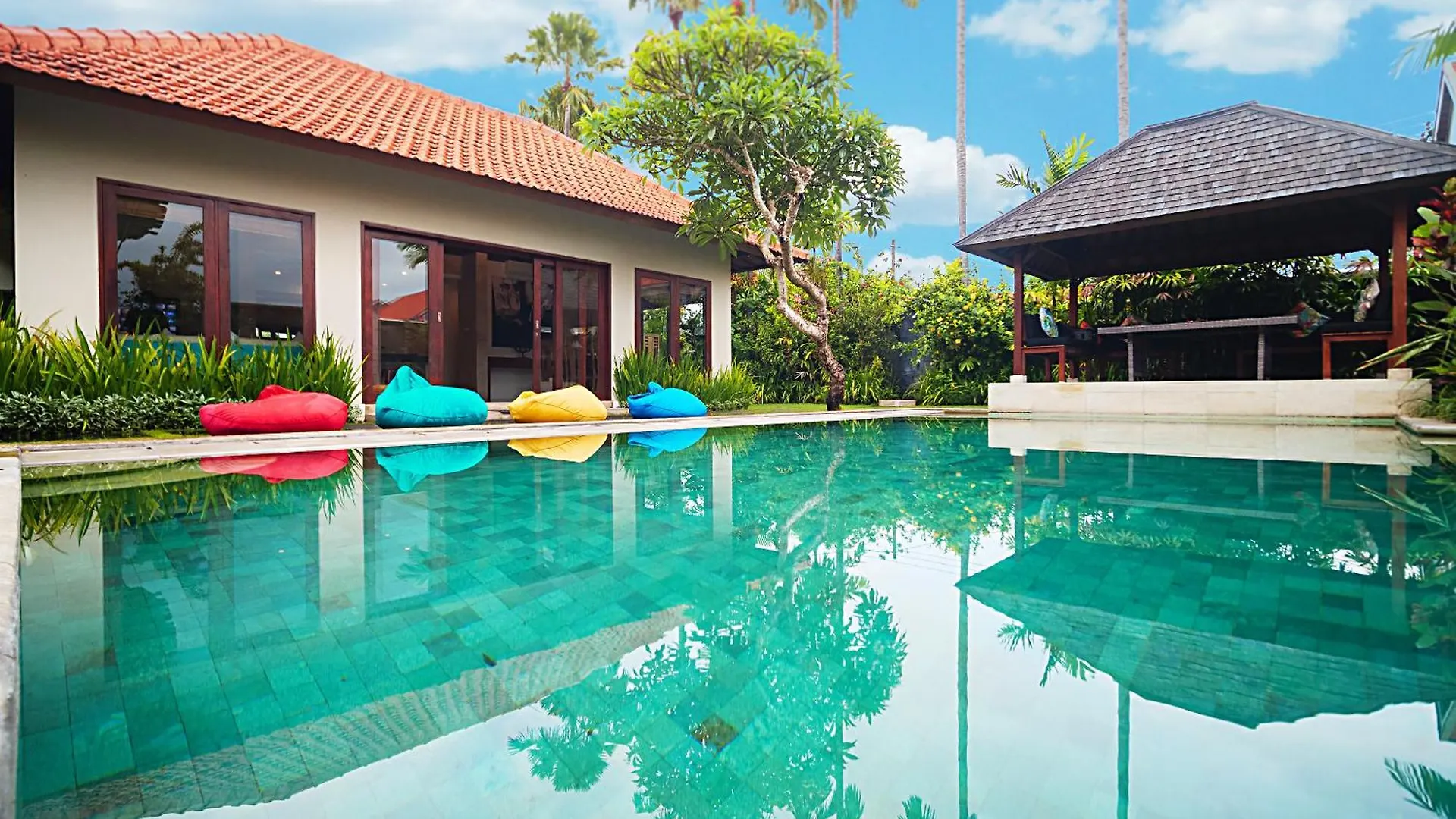 Amore Villas Canggu  Canggu (Bali)